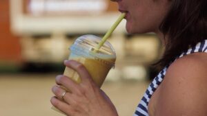 Dieta niskowęglowodanowa a cukrzyca: jak kontrolować poziom glukozy we krwi?