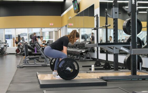 woman lifting barbell