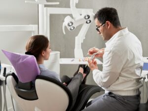 Implantologia stomatologiczna – wszystko, co musisz wiedzieć o implantach zębowych